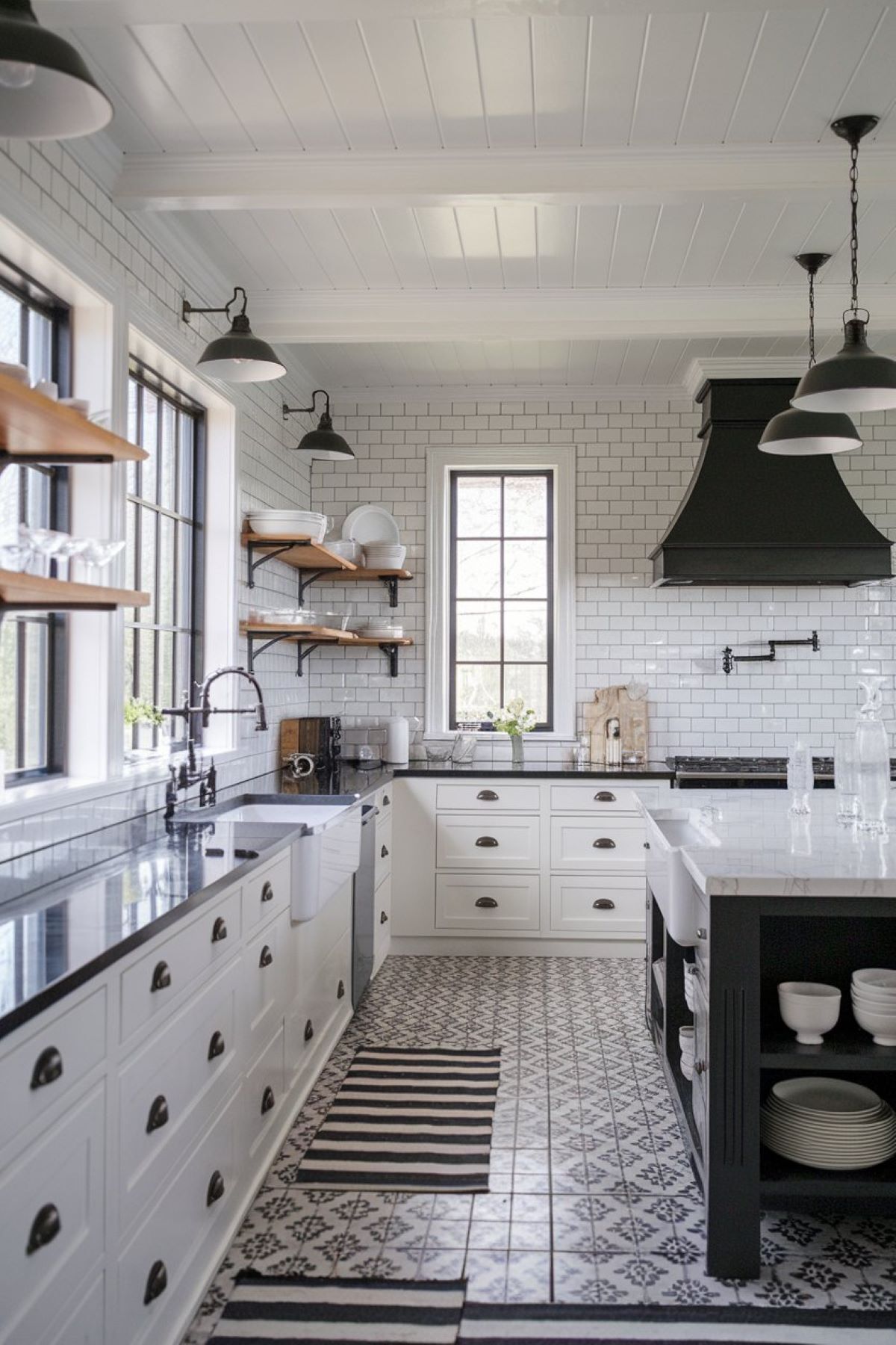 A striking farmhouse kitchen featuring a sophisticated black and white color scheme