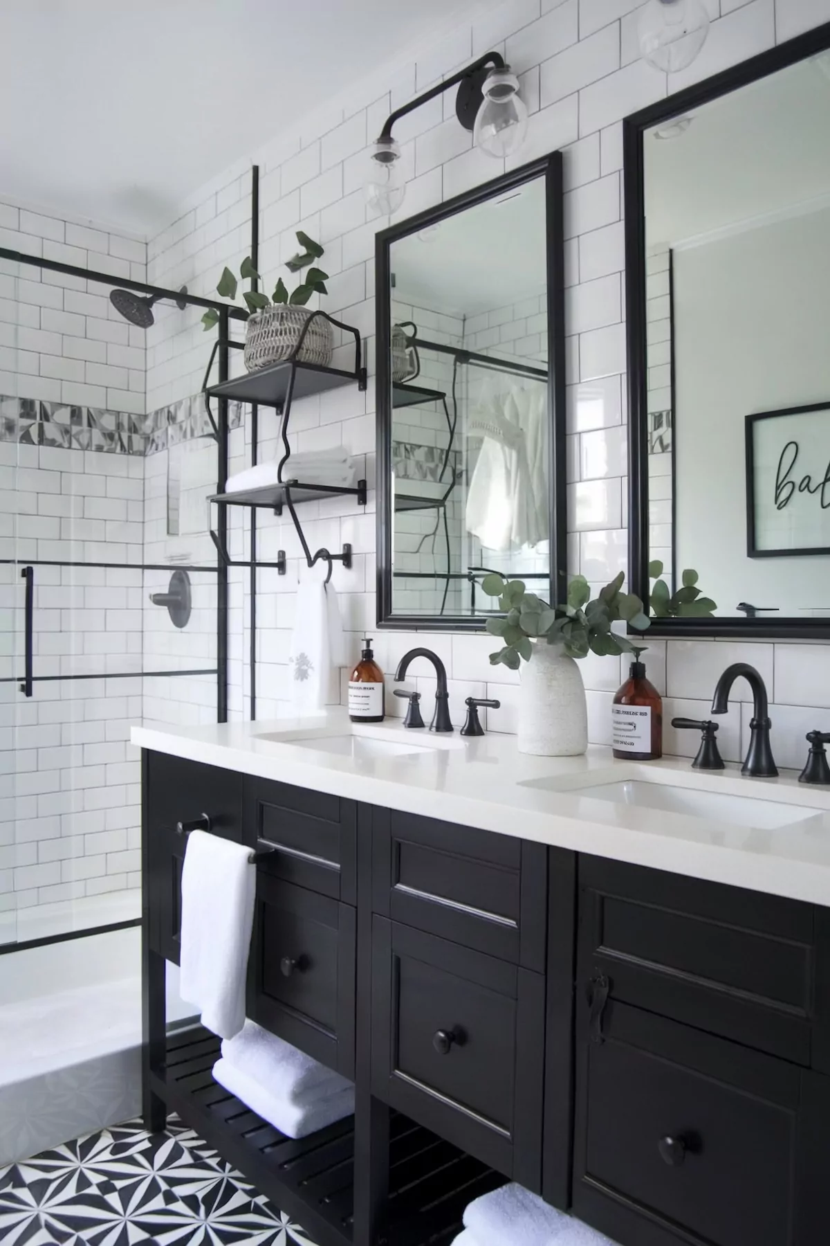 modern bathroom decor black and white