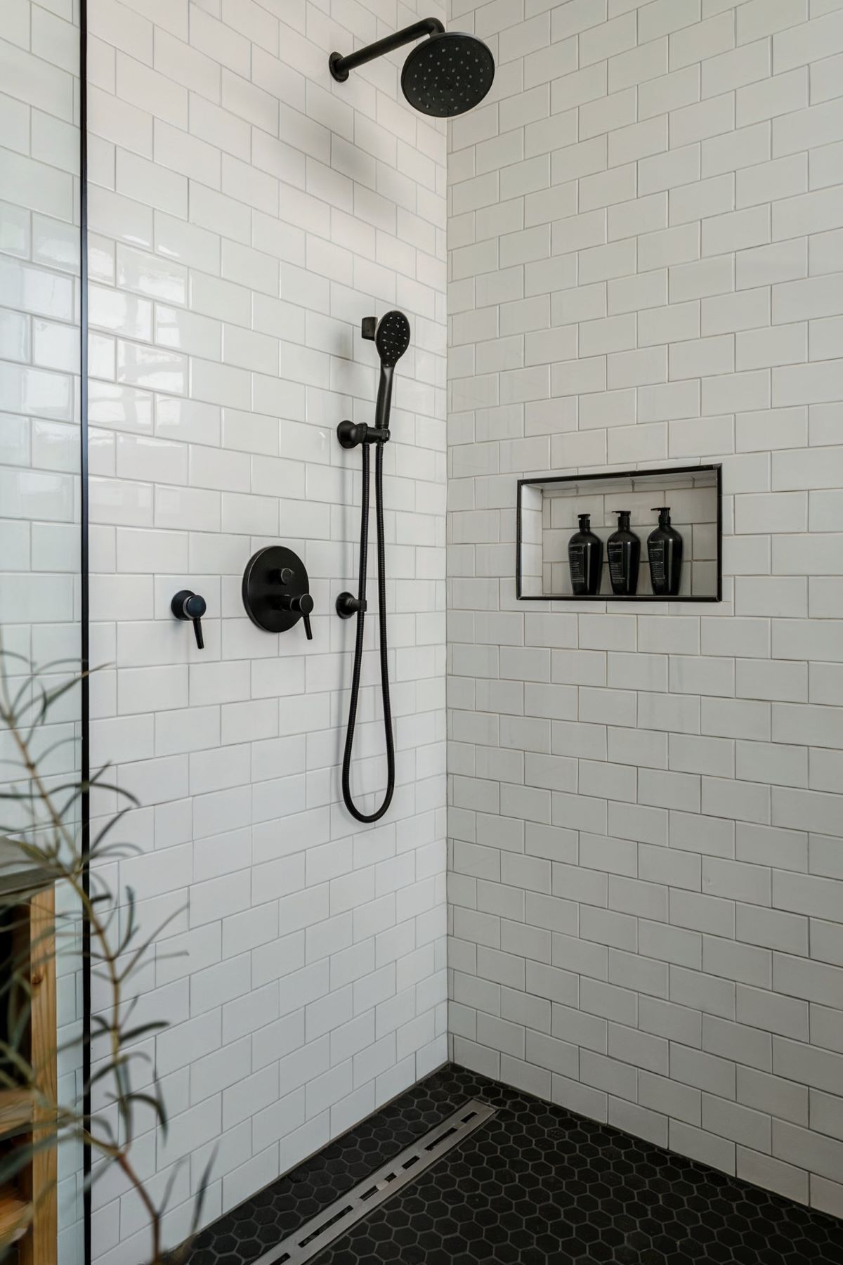 small farmhouse bathroom shower ideas