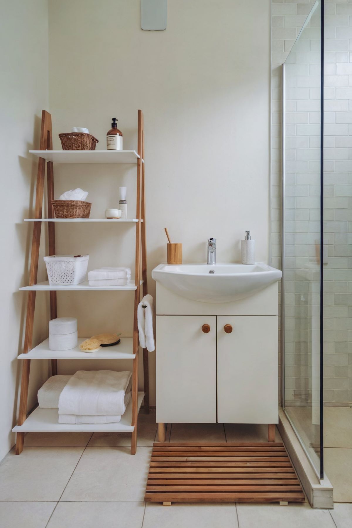 small farmhouse bathroom towel rack ideas