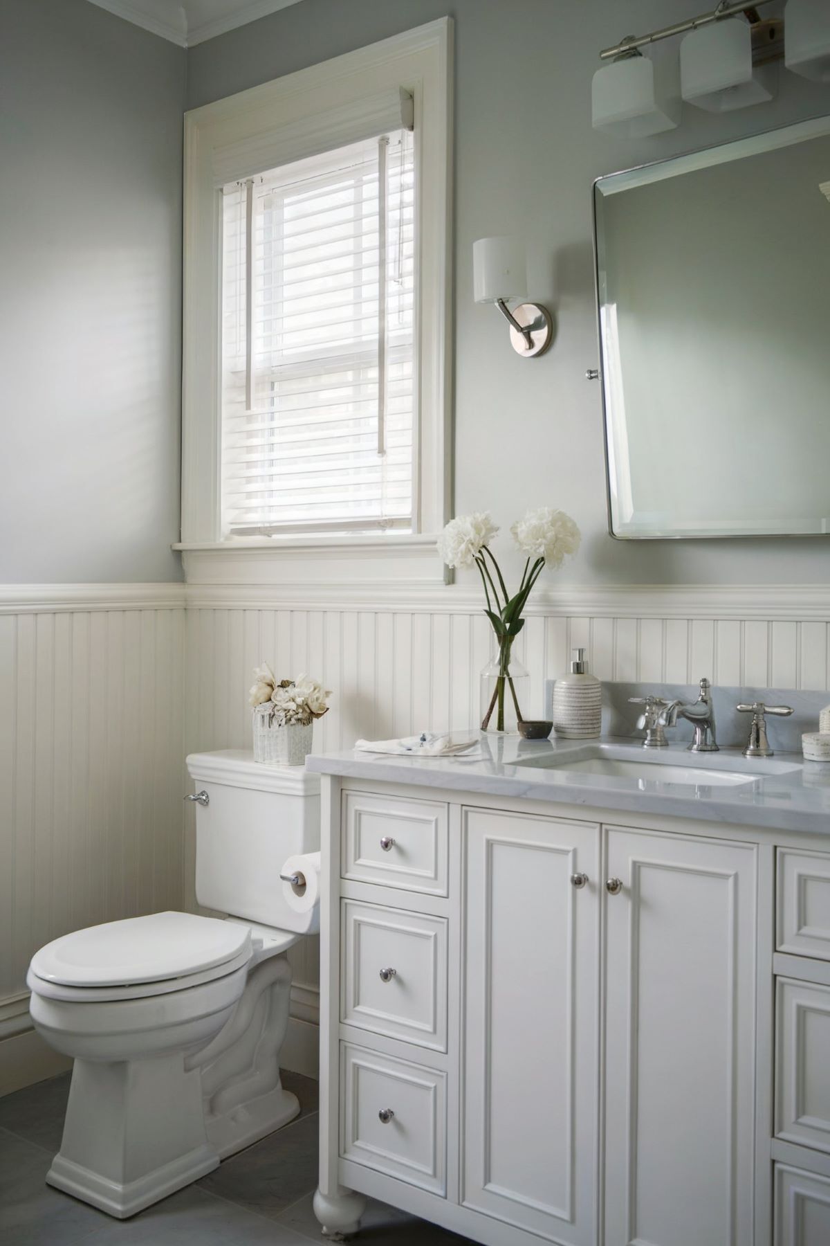 small farmhouse bathroom wainscoting ideas