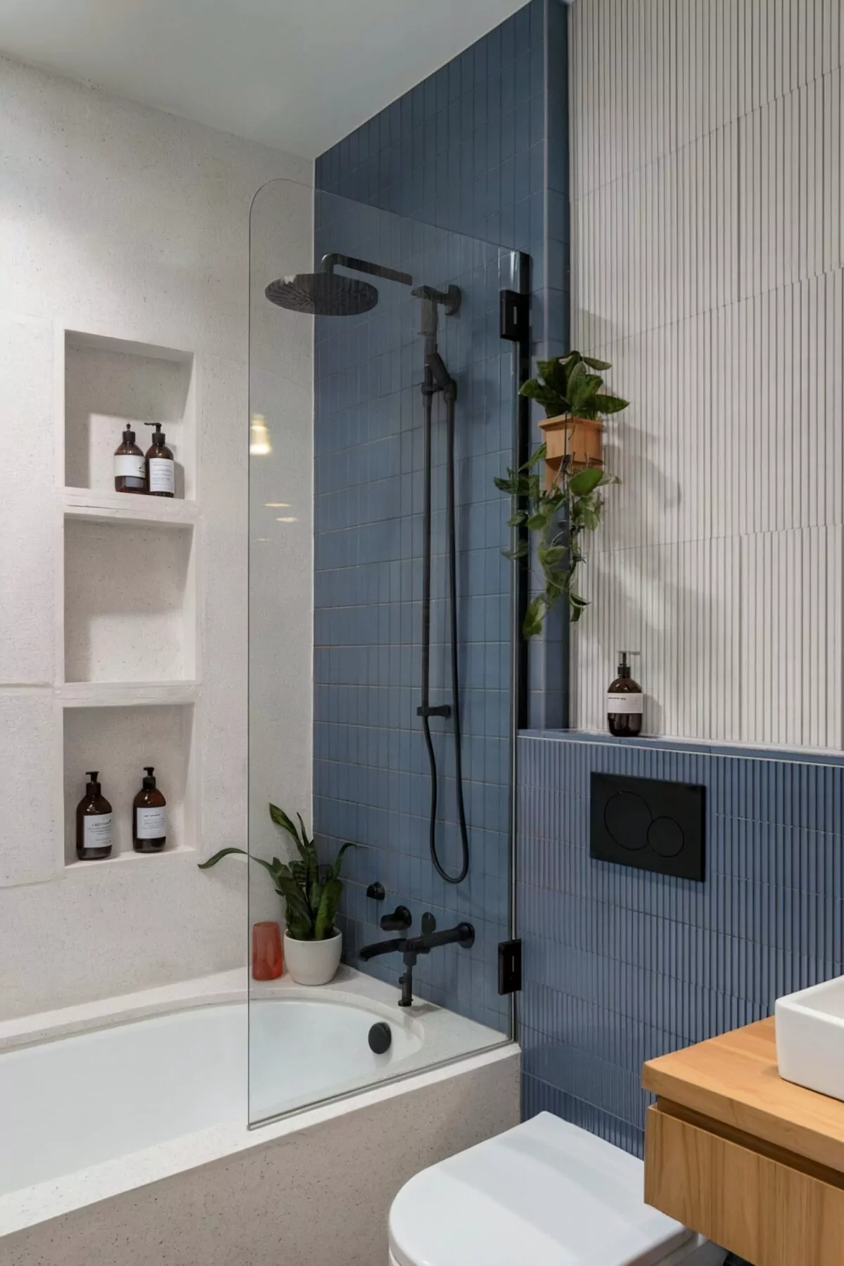 small luxury bathroom ideas tile a blend of textures and colors with blue vertical wall with thin, linear tiles