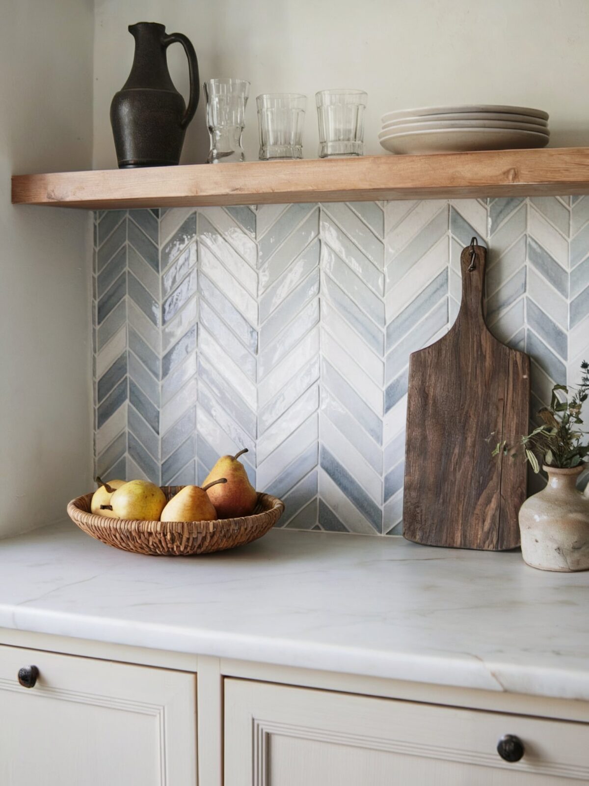 a kitchen backsplash ideas with large tiles