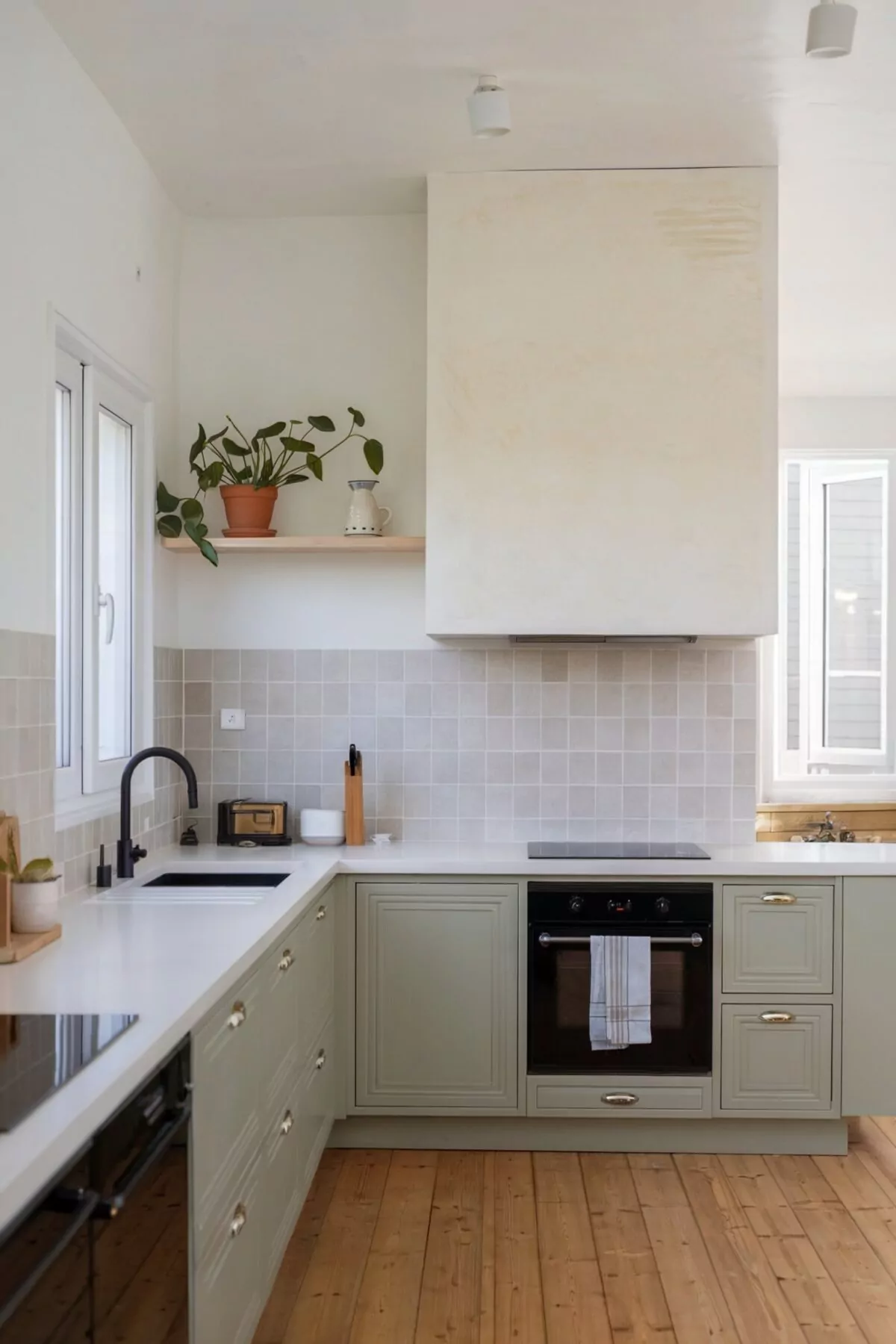 a modern kitchen backsplash ideas large tiles