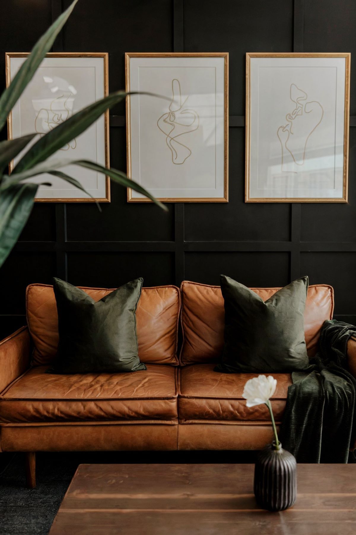 family room design accent wall